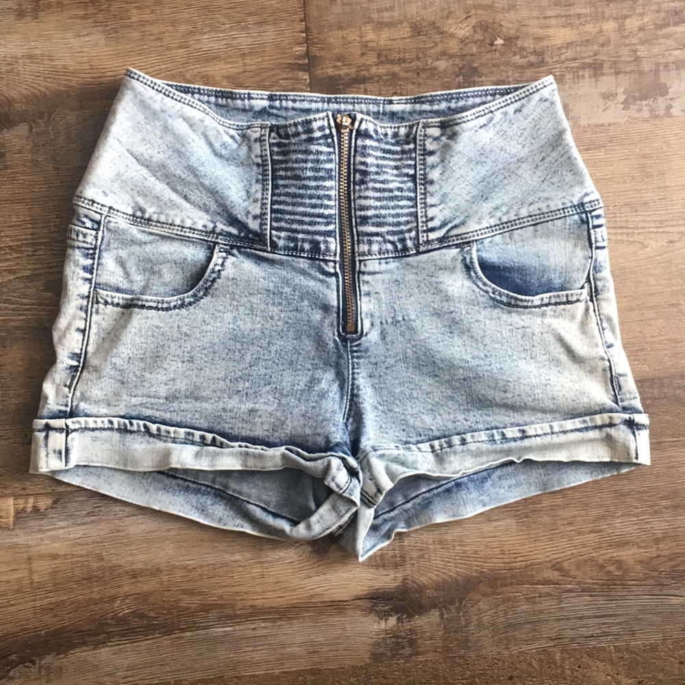 Light wash high waisted zip up jean short